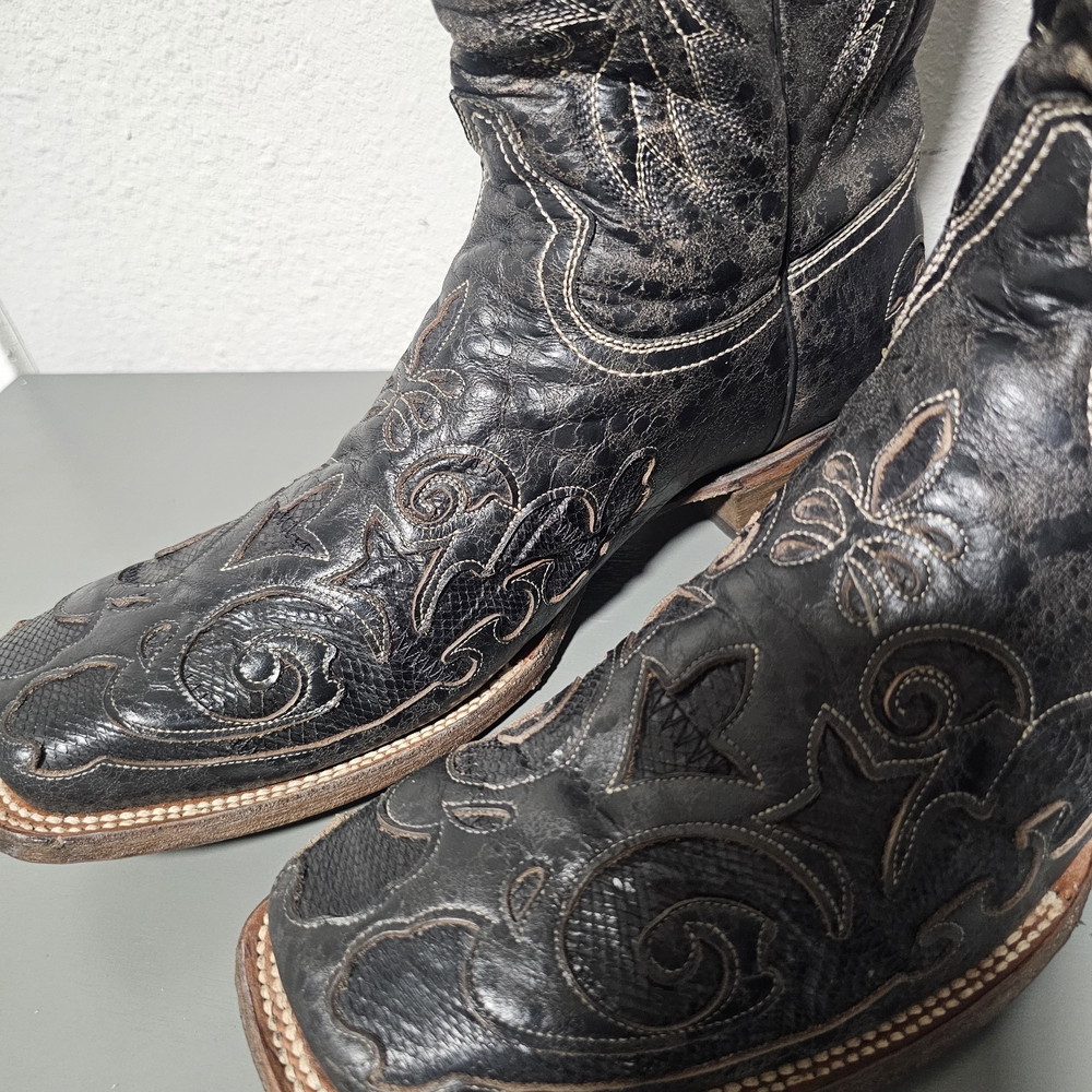 Corral Distressed Black Western Boots - Picture 5 of 8